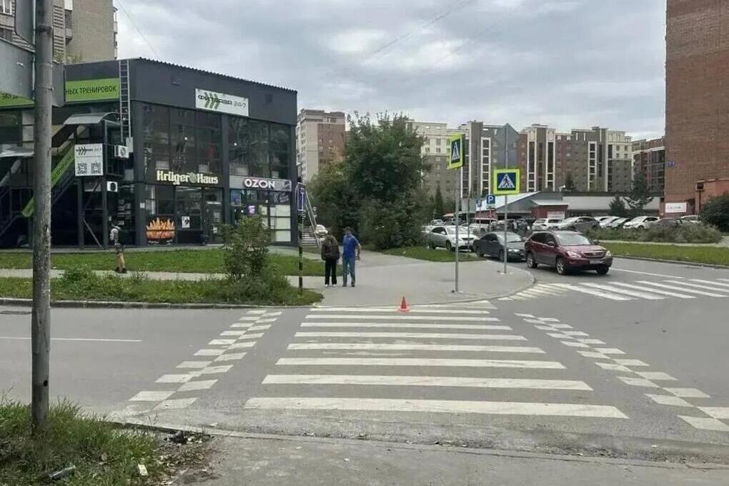 Полиция Новосибирска ищет водителя, скрывшегося после наезда на 14-летнюю девочку