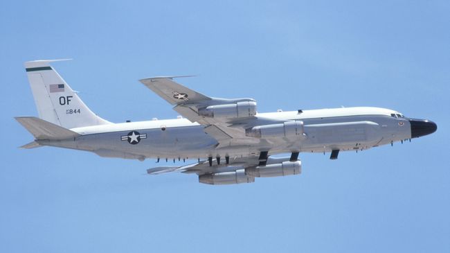 Самолет разведки ВВС США летал над Баренцевым морем у границ России