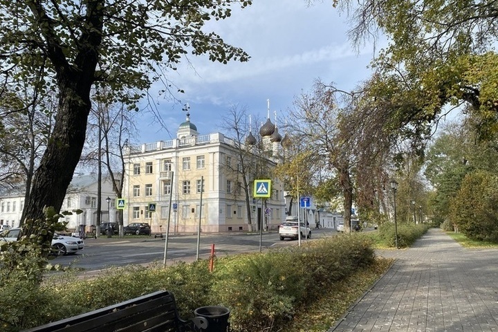В Ярославле устанавливают шестиметровую Птицу Говоруна на площади Юности