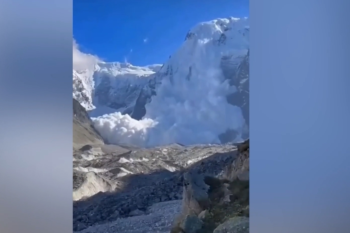 Убившая 11 туристов в Кабардино-Балкарии лавина попала на видео