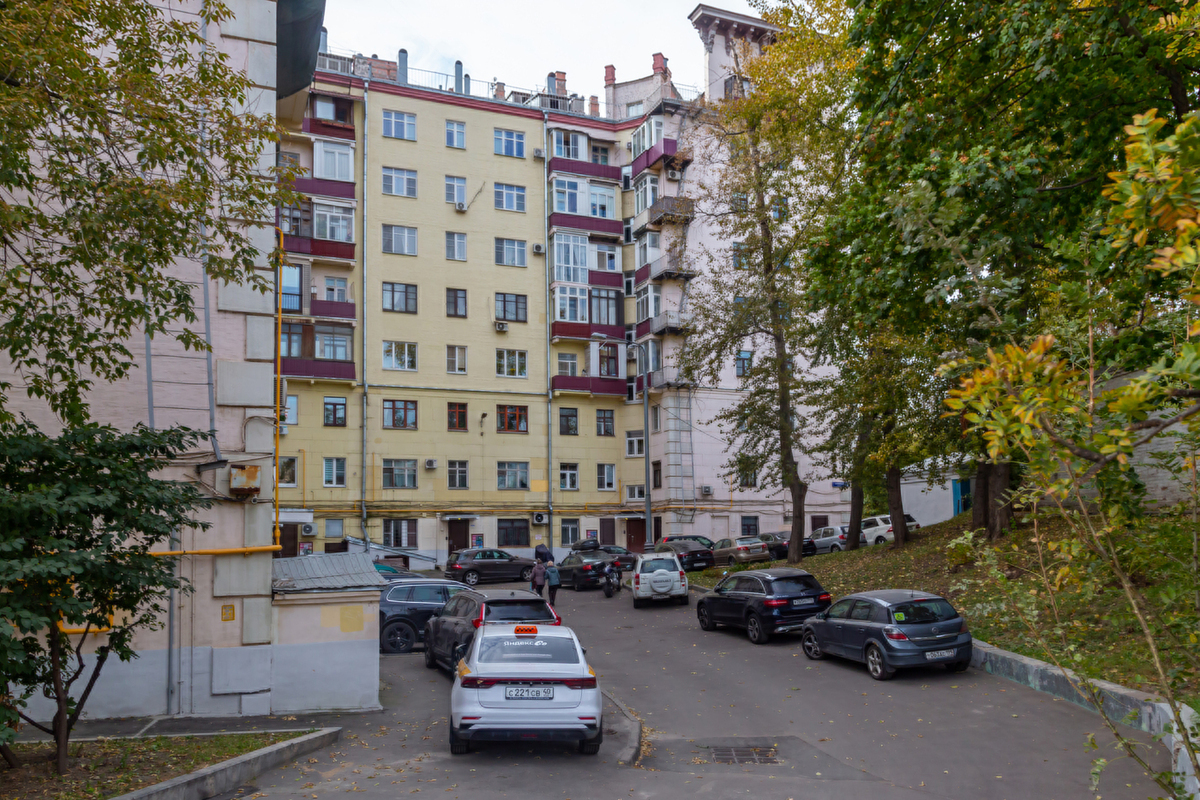 Полуголый мужчина с баллончиком остановил драку соседей в Воронеже