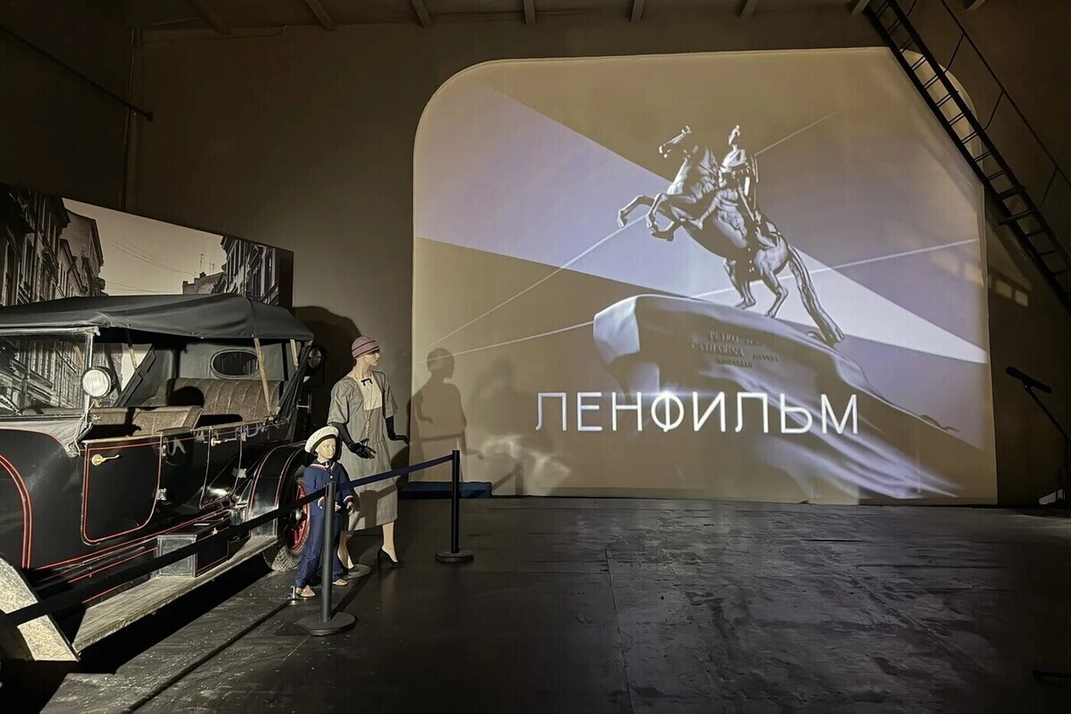На Петроградской стороне открылась выставка к 130-летию первого киносеанса