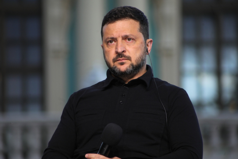 Во Франции уличили Зеленского в попытках остаться у власти