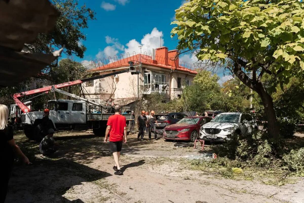 В Севастополе в результате атаки ВСУ повреждены 10 домов и детсад