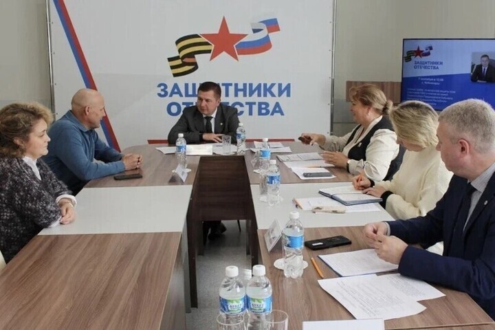 Участникам СВО и их семьям помогли решить вопросы лечения и работы