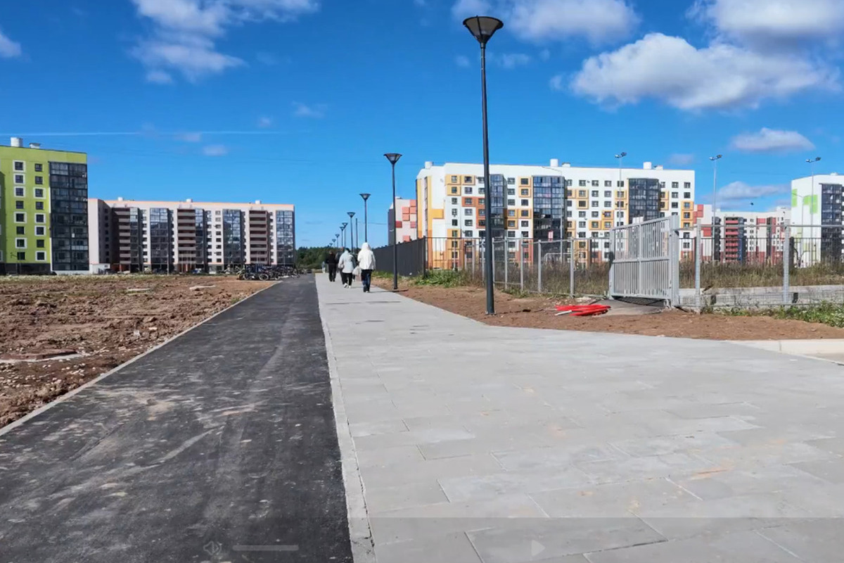 По инициативе новгородцев ко 2-му корпусу школы № 36 проложили велодорожку