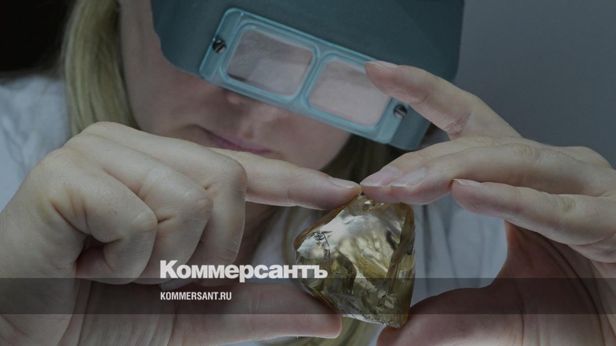 Крупнейший в истории России ювелирный алмаз передали в Госфонд