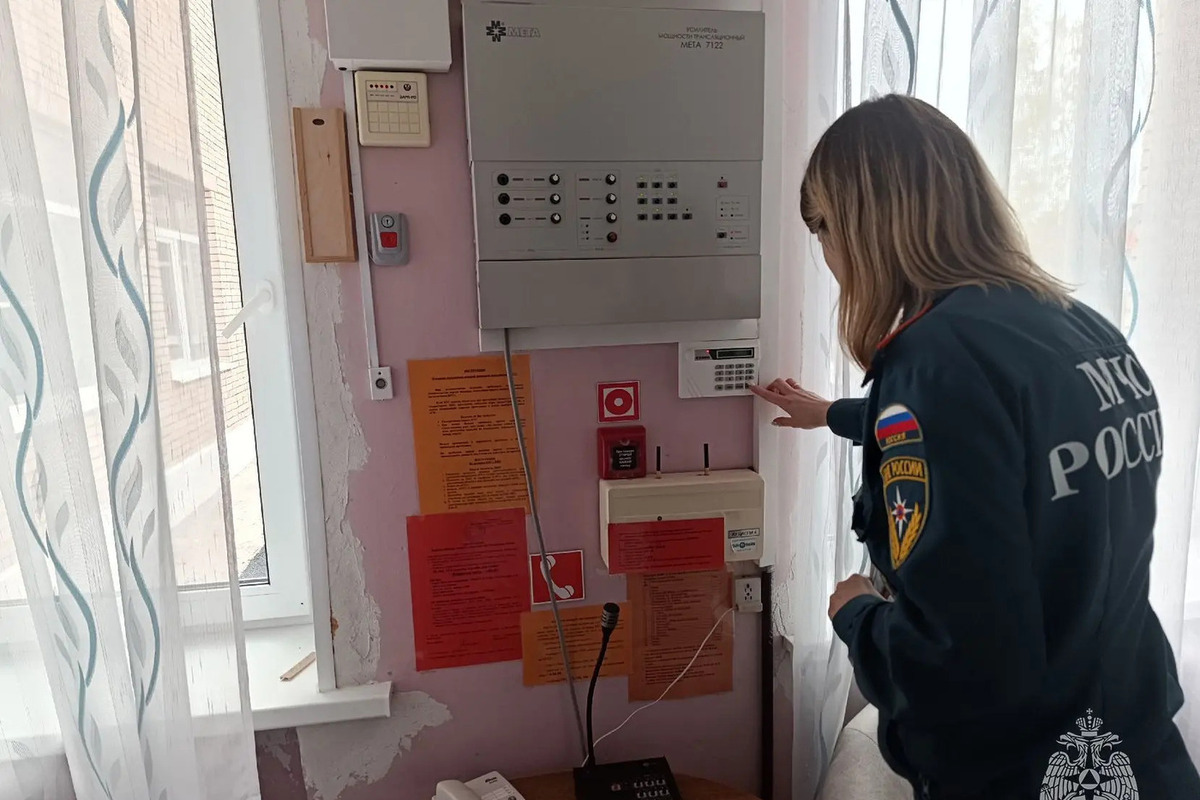 Инспекторы ОНД и ПР пришли с внеплановой проверкой в детский сад №15 Кингисеппа