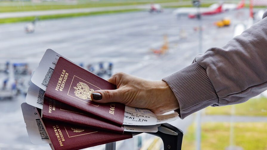 В двух российских аэропортах приостановлены полеты