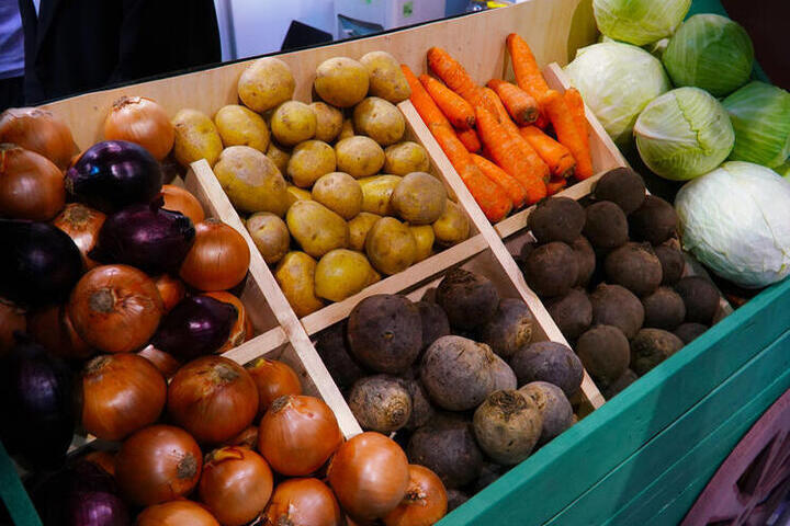 Подешевела только курица: как изменились цены на продукты в Новосибирске с начала года