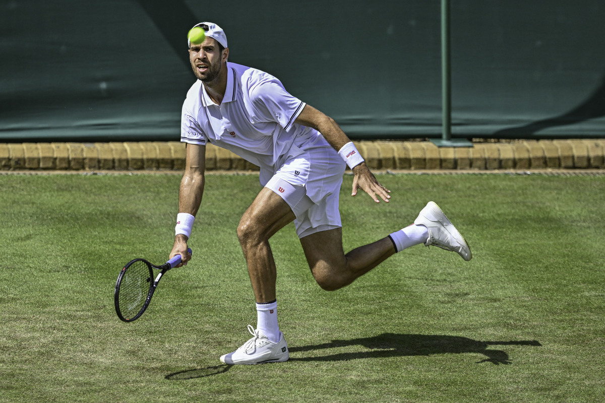 Российский теннисист Хачанов вышел в четвертьфинал US Open