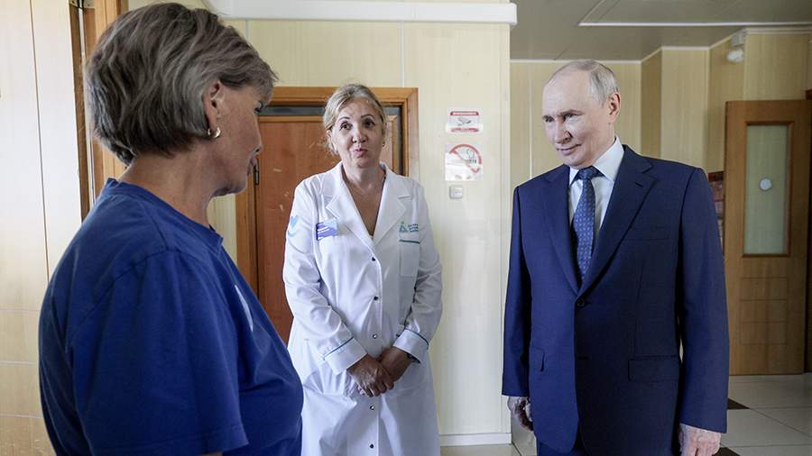 Путин посетил больницу и школу на курильском острове Итуруп