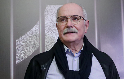 Никита Михалков: время сидеть на двух стульях кончается