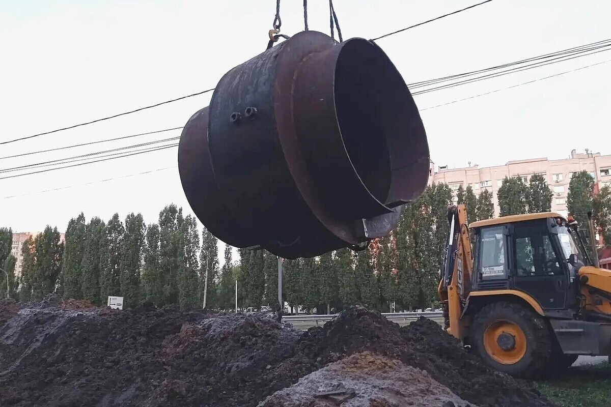 Утро 13 августа: ремонт водовода на Московском проспекте в Воронеже продолжается