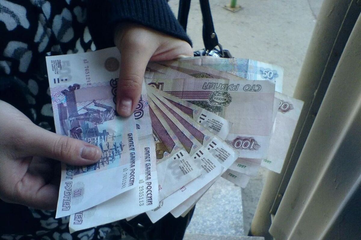 В Саратове у вдовы бойца СВО украли 4,5 млн рублей