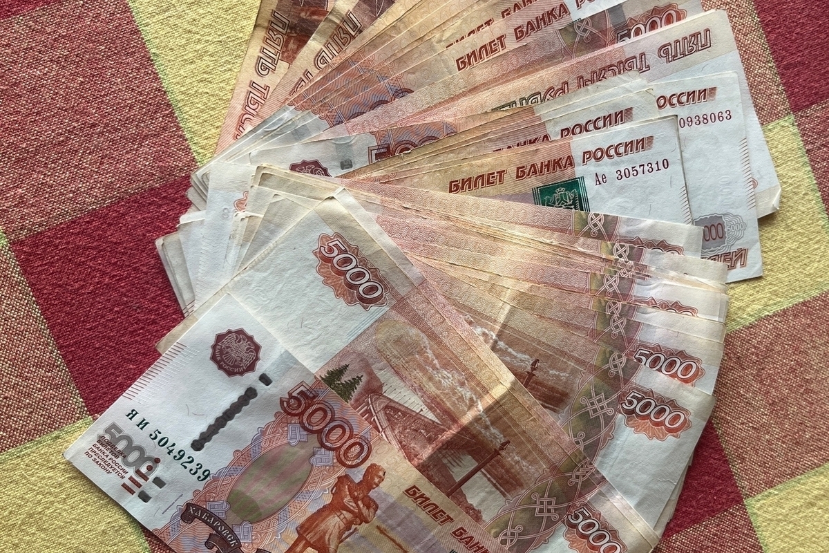 В Орловской области приёмные родители получили 3 млн рублей соцвыплат