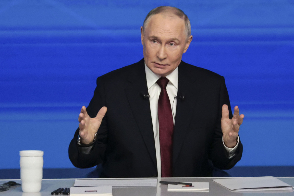 Путин во время поездки на Итуруп отметил курортную погоду