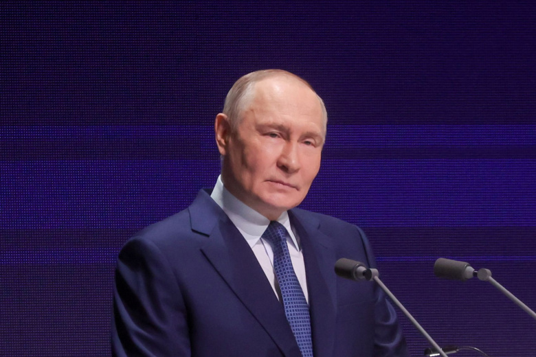 Путин поздравил россиян с Днем языков народов России