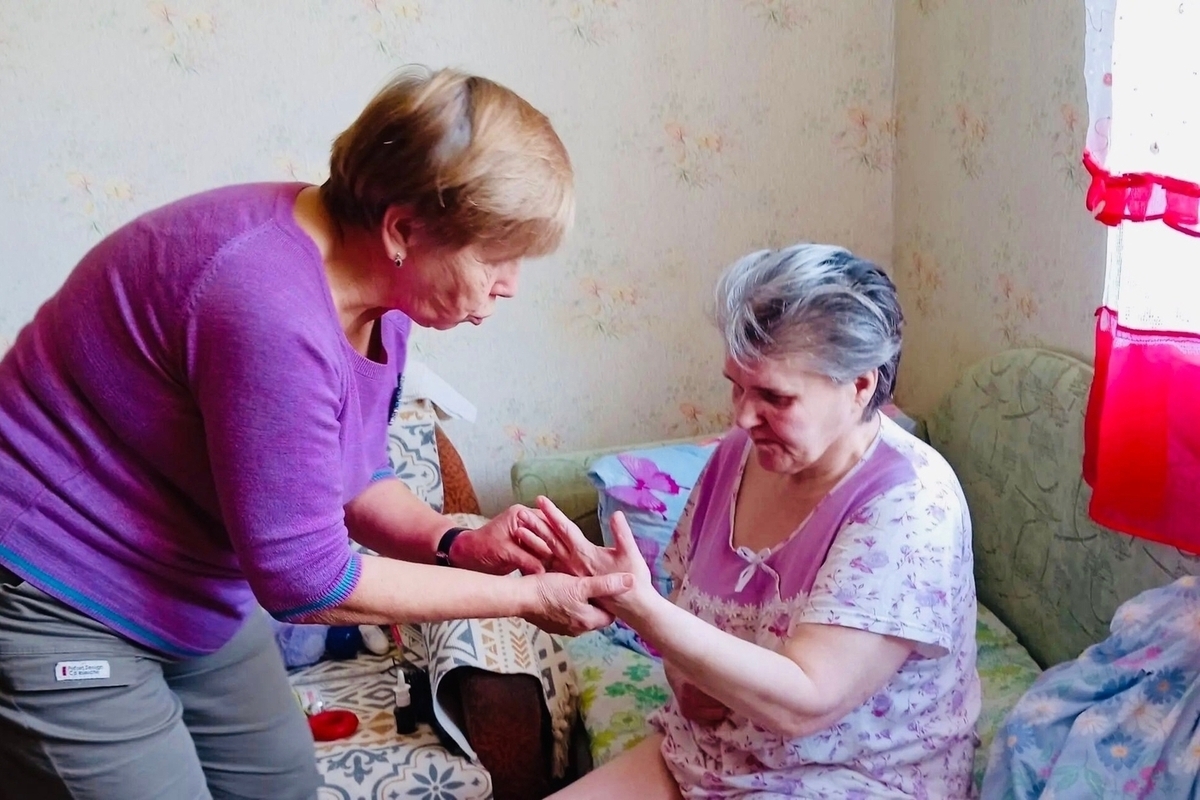 В Карелии Школа ухода обучает родственников и соцработников заботе о маломобильных людях на дому