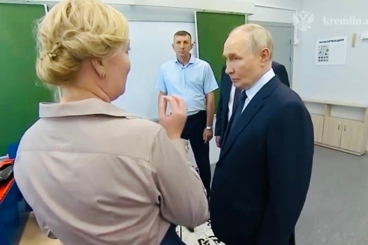 Владимир Путин посетил школу имени Героя России на Итурупе