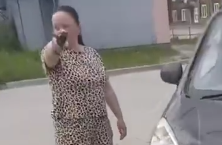 Зоозащитница распылила перцовку на отловщиков собак в Приморье и пригрозила расправой