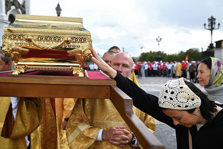 Ковчег с мощами Дмитрия Донского доставили в главный воинский храм ЮВО