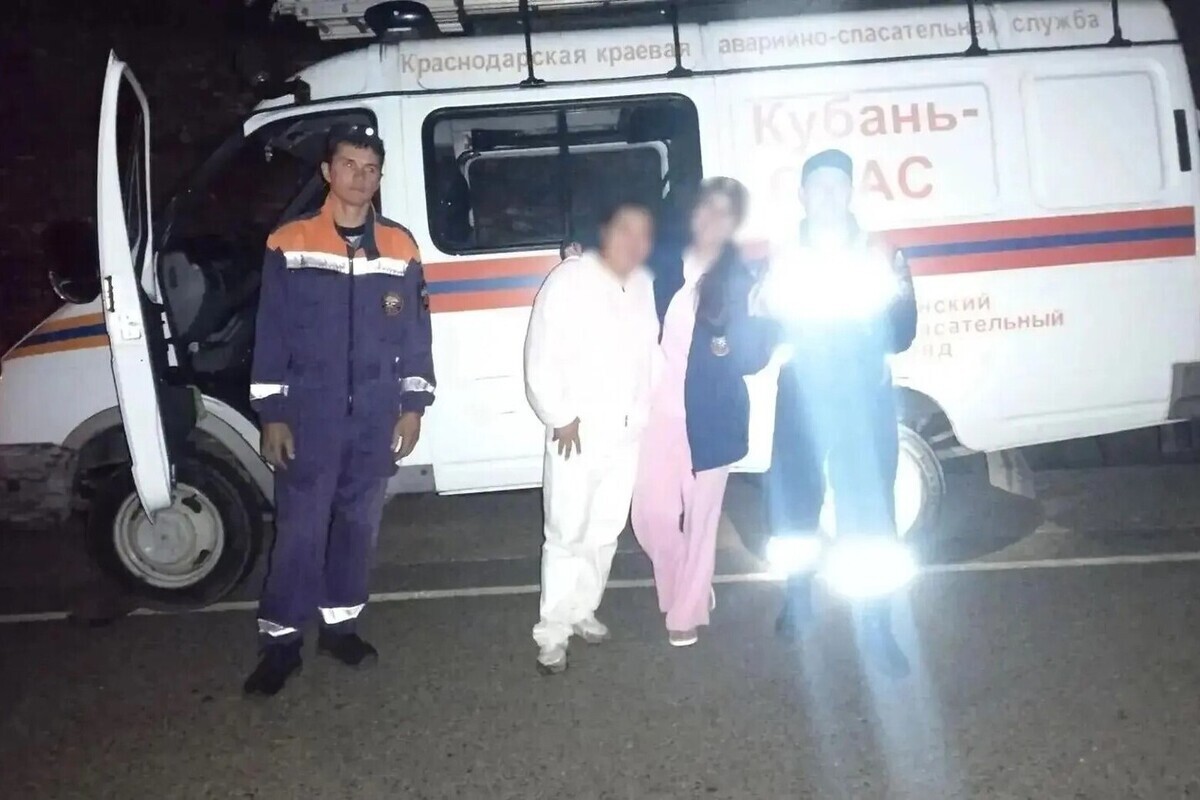 Две девушки из Ставрополя заблудились в сумеречном лесу в Мезмае