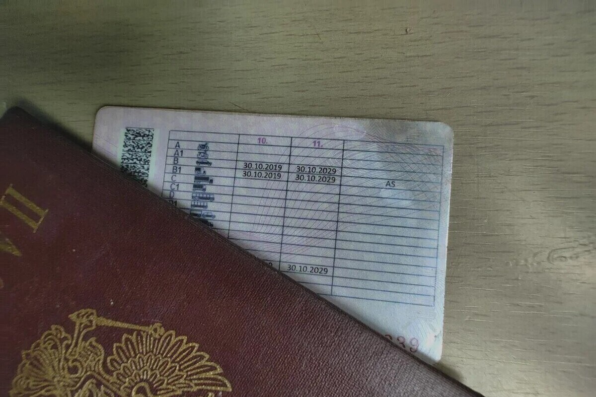Петербуржец с поддельными правами не смог обмануть полицейских