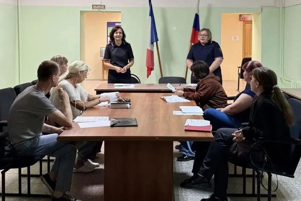 Новгородцам рассказали о новых требованиях приёма иностранцев на работу