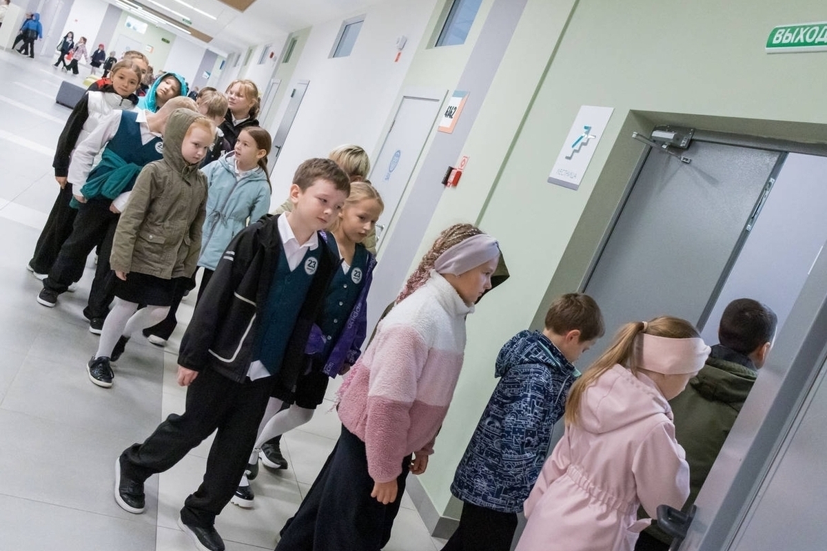 В школе No 23 города Кирова сотрудники МЧС провели учебную эвакуацию