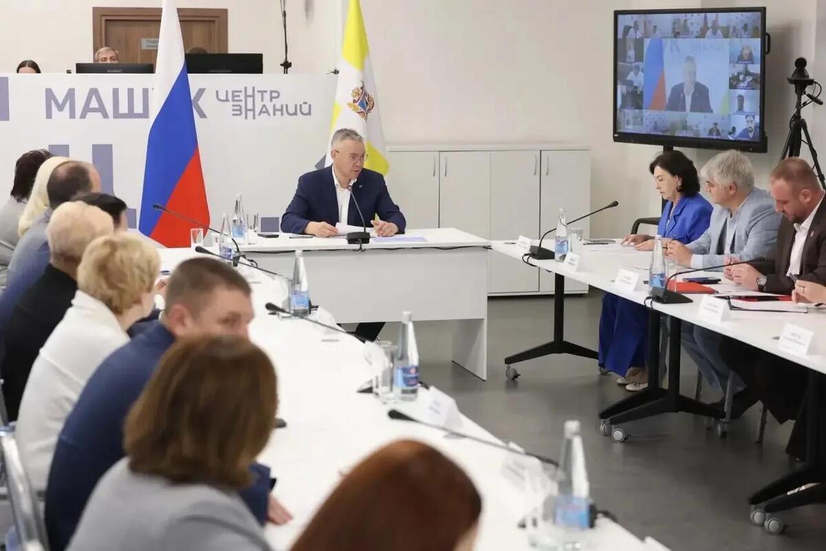 Владимир Владимиров встретился с активистами «Движения Первых» в Пятигорске