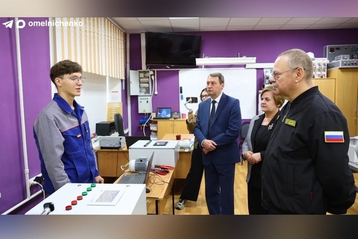 Олег Мельниченко оценил оснащение Пензенского колледжа информационных и промышленных технологий