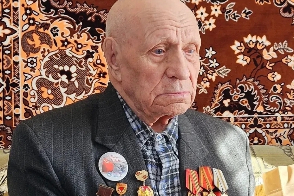 Рославль поздравил легендарного ветерана Евгения Трофимова