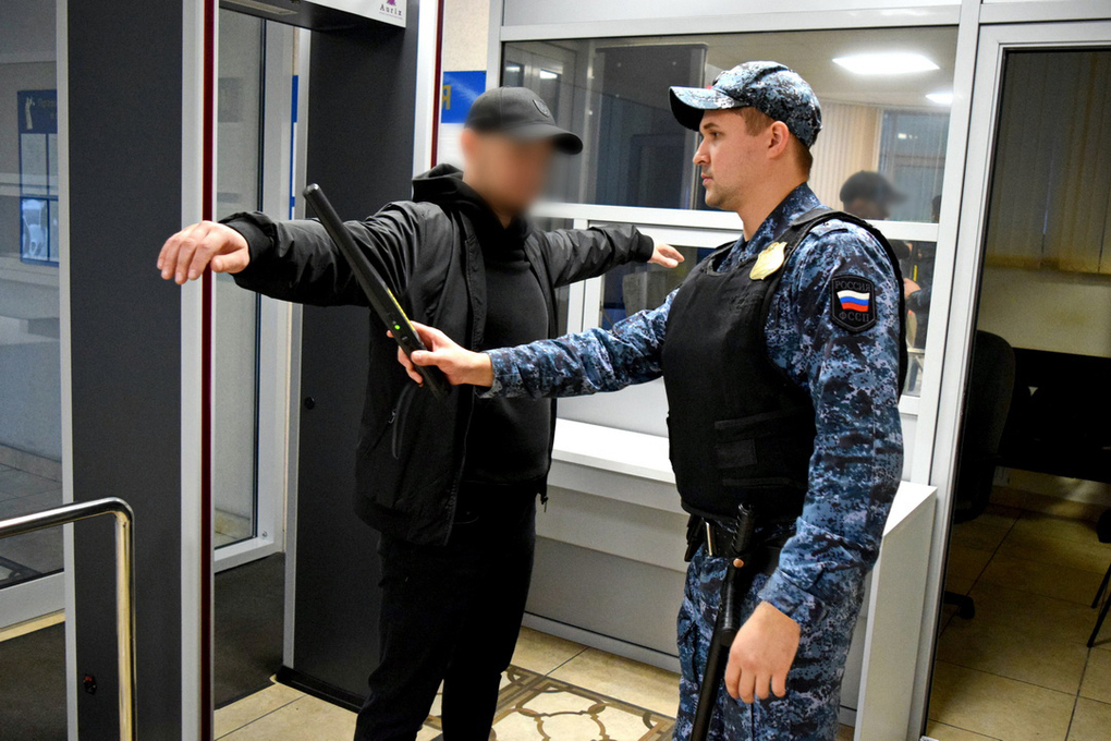 В Мурманской области судебные приставы предотвратили пронос 1075 незаконных предметов