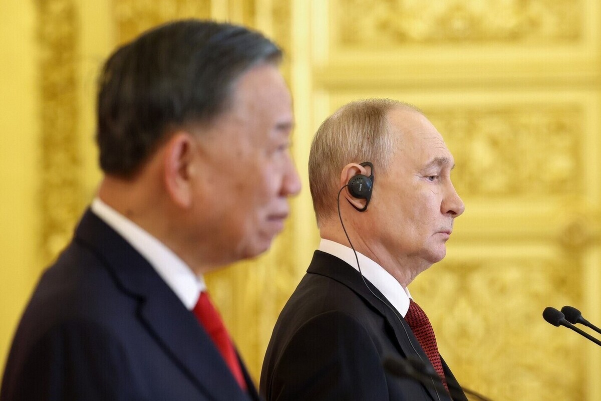 Путин предложил сформировать на территории Вьетнама запас топлива