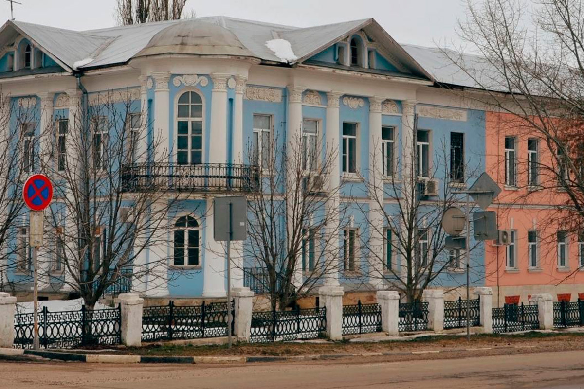 В Лебедяни отремонтируют крышу усадьбы XIX века