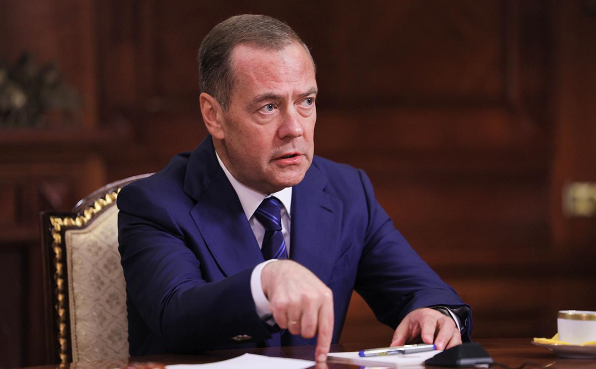 Медведев оценил вероятность перерастания конфликта на Украине в мировой