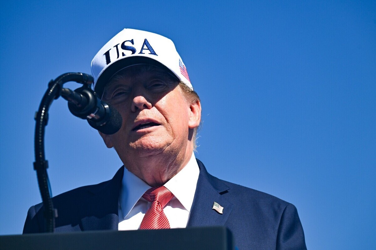 Бессент заявил, что Трамп отказывается спать