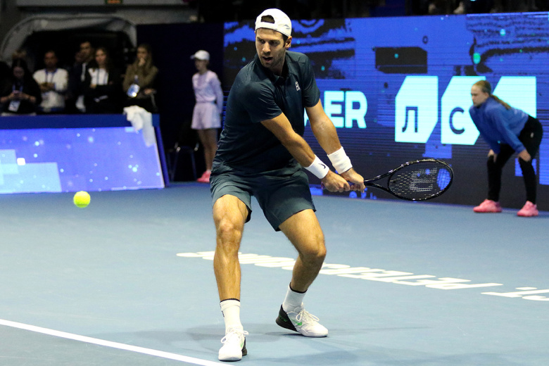 Хачанов вышел в полуфинал US Open после неожиданного решения соперника