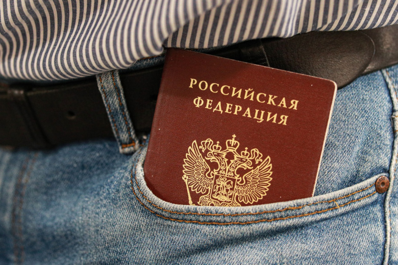 «Веселый молочник» собрал деньги на гражданство РФ для жены и детей за утро