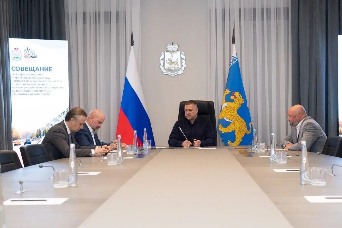 Губернатор поручил ужесточить контроль за водителями такси в Псковской области