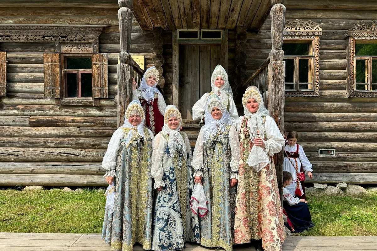 Ансамбль «Уграда» из Псковской области принял участие во всероссийской акции «Дизайн по-русски»