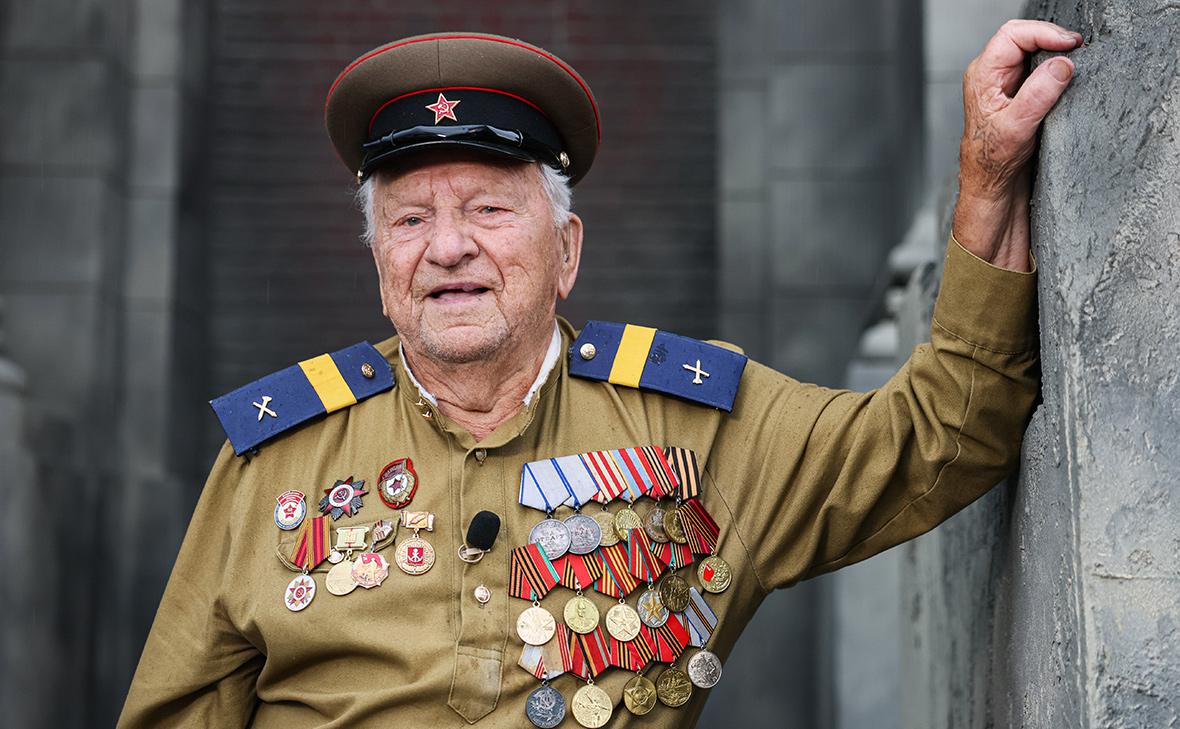 Путин поздравил со 101-летием дошедшего до Берлина ветерана Знаменского
