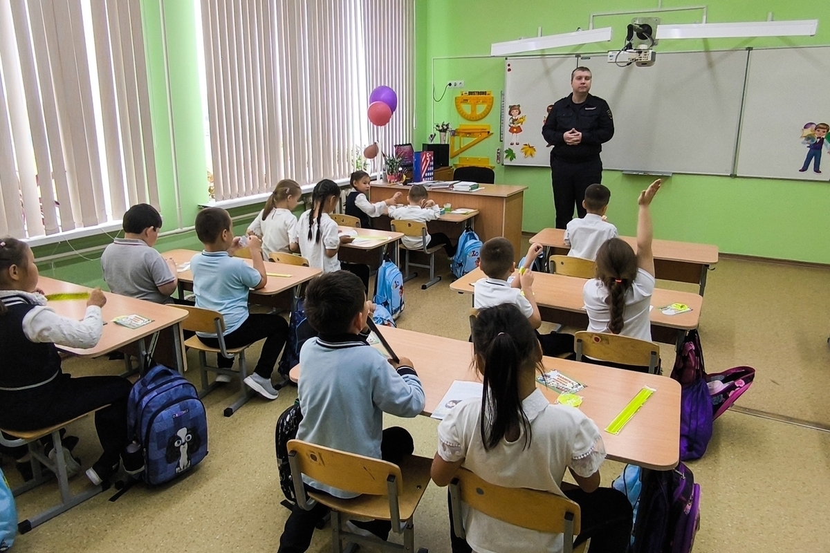 Первоклассникам школы посёлка Красное напомнили о правилах безопасности
