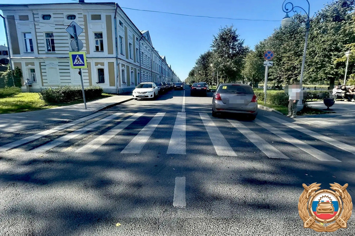 Иномарка сбила пенсионерку на пешеходном переходе в Твери