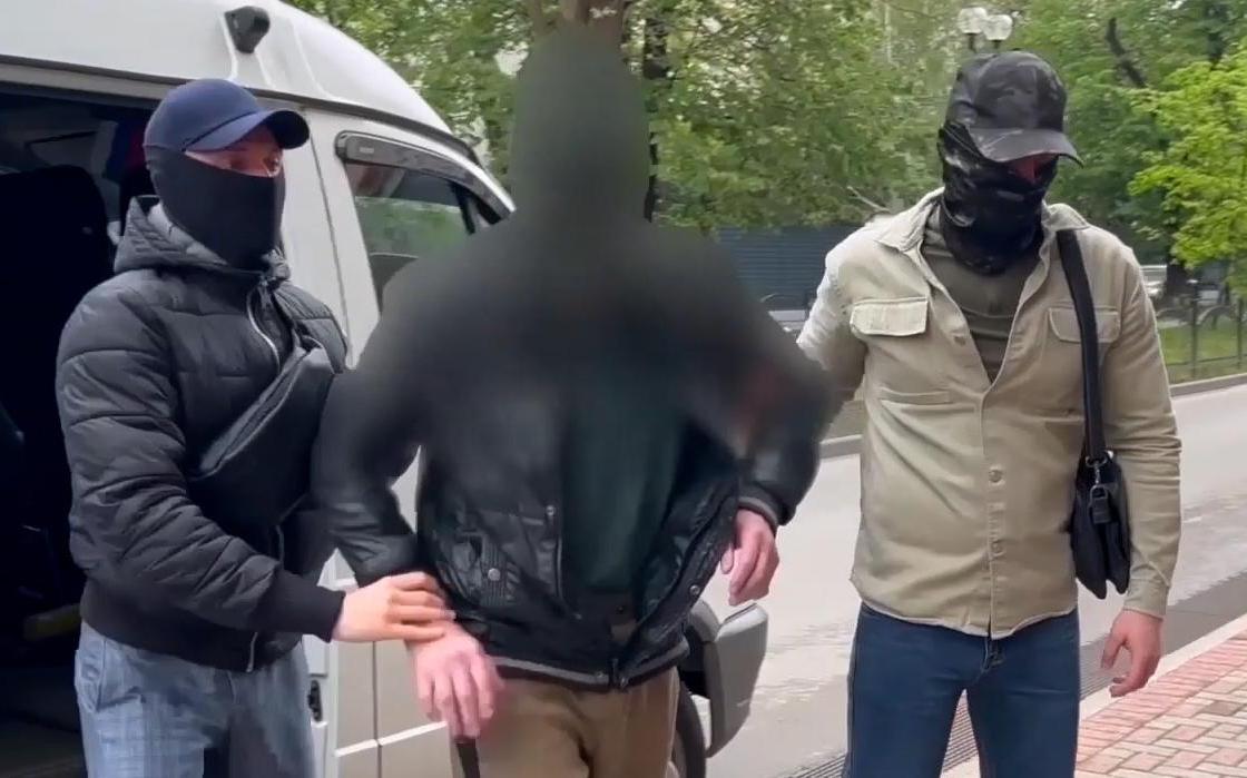 ФСБ задержала в Крыму передававшего СБУ данные о военных объектах. Видео