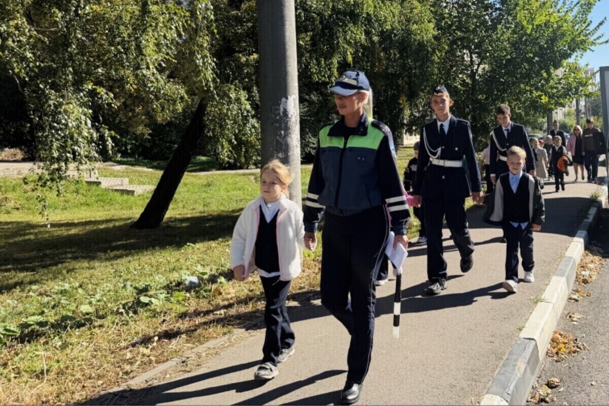 В Орле первоклассникам показали безопасный маршрут в школу