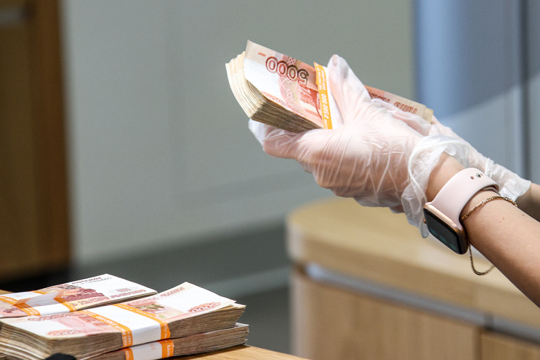 Россияне рассказали, сколько денег нужно иметь в запасе для спокойной жизни