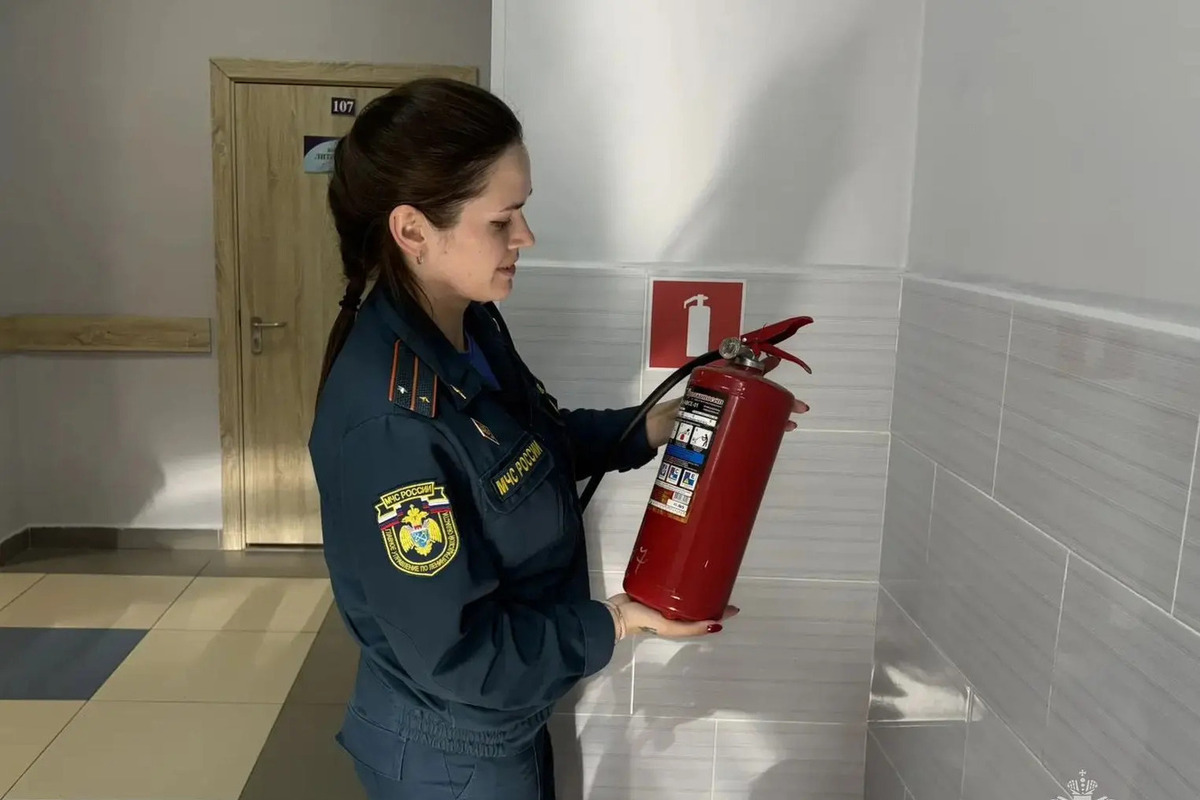 Сотрудники ОНД и ПР Лужского района проверили школы на пожарную безопасность