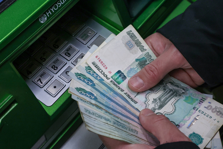 В Минпросвещения назвали острой проблему зарплат педагогов в регионах